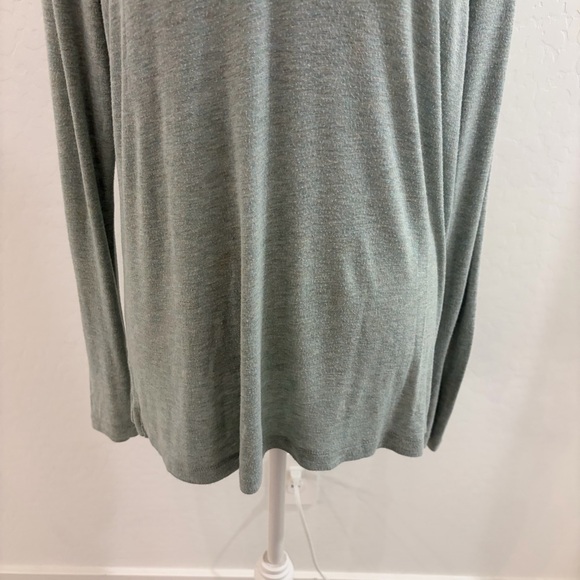 CAbi Laid Back Sage Green Long Sleeve V-neck Tee Top Style 5192 Size L - Picture 4 of 12